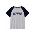 Polera gris con mangas azules