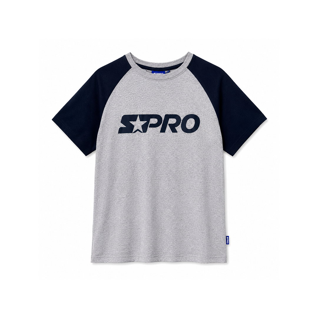 Polera gris con mangas azules